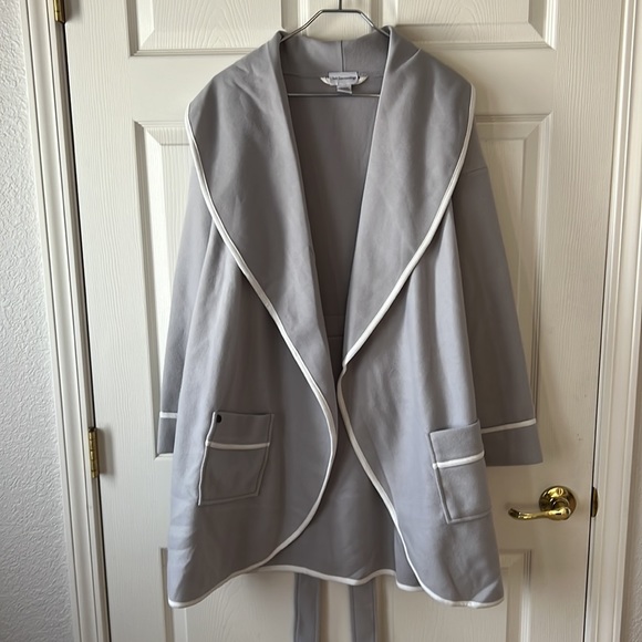 NWOT Soft Surroundings Gray Beyond Soft Robe with white trim, Sz TXL - Picture 9 of 13